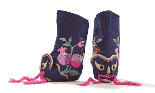 Soft shoes with pomegranate motifs