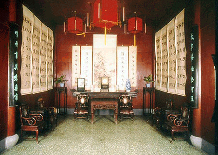 HThe settings of the main hall reflects the traditional and cultural values of Hui people