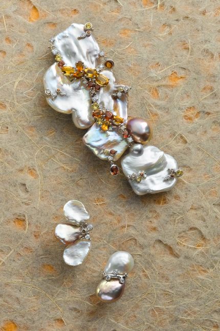 Freshwater pearl, orange and yellow sapphire, brown and white diamonds brooch and earrings
