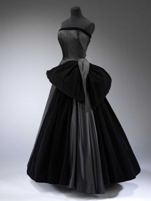 'Cygne Noir' (Black Swan) evening dress