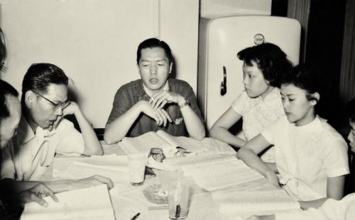 (From left) Lang Chi Pak, Tong Tik-sang, Fung Wong Nui and Ng Kwan Lai discuss the libretto of Lee Sam Neung.