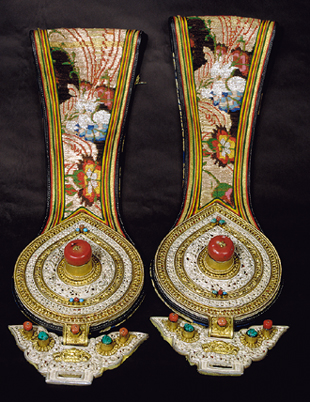 Pendant accessories made of silver with coral inlay of the Tibetan nationality