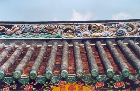 Roof decoration on Pang's clan ancestral hall: crap leaping over the Dragon Gate