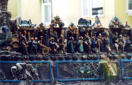 Terra-cotta figures from The Yeung's Saga on the roof Tin Hau Temple, Causeway Bay 