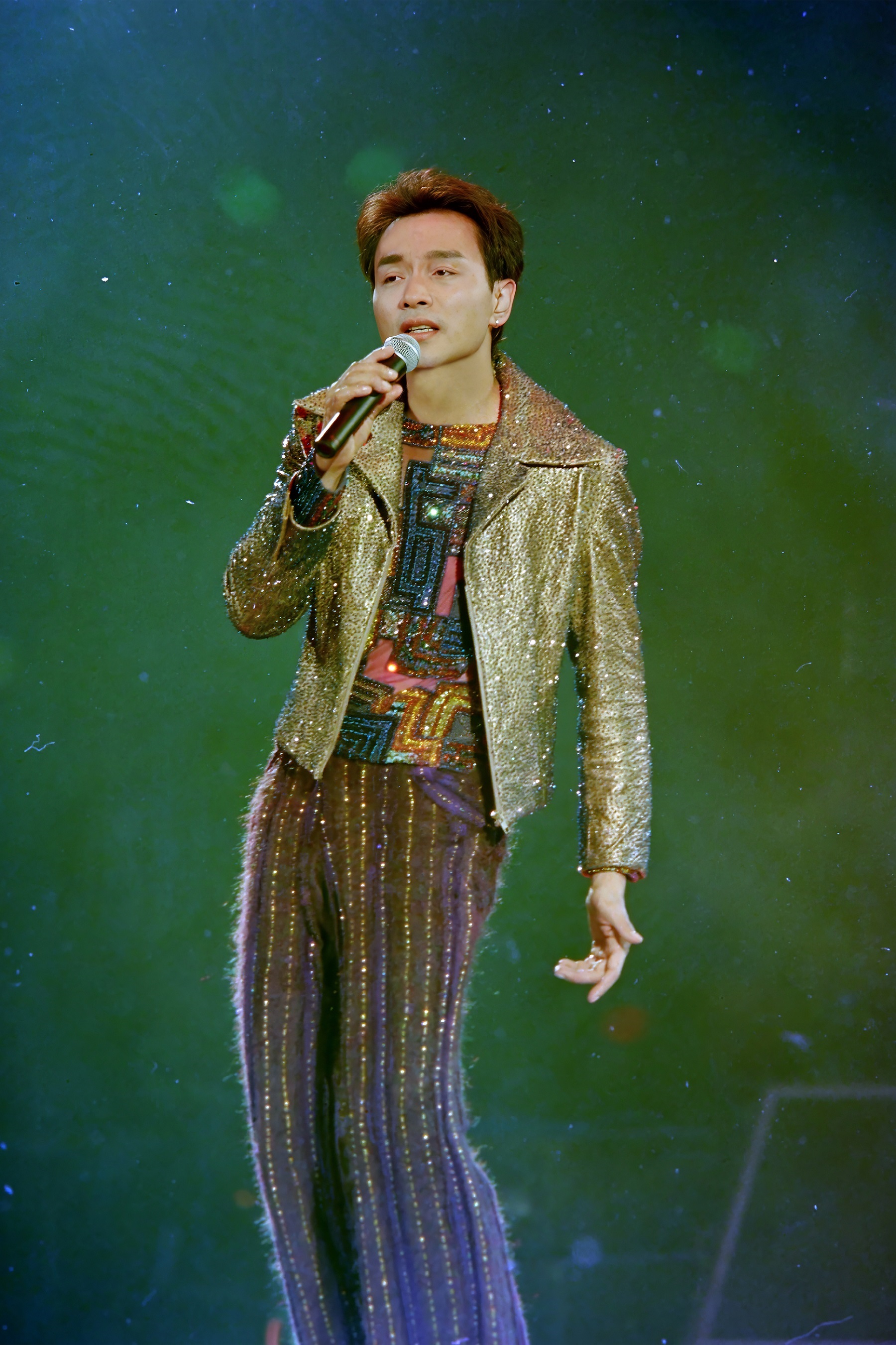 Gold jacket, sequin top and purple striped trousers worn by Leslie Cheung in Live in Concert 97