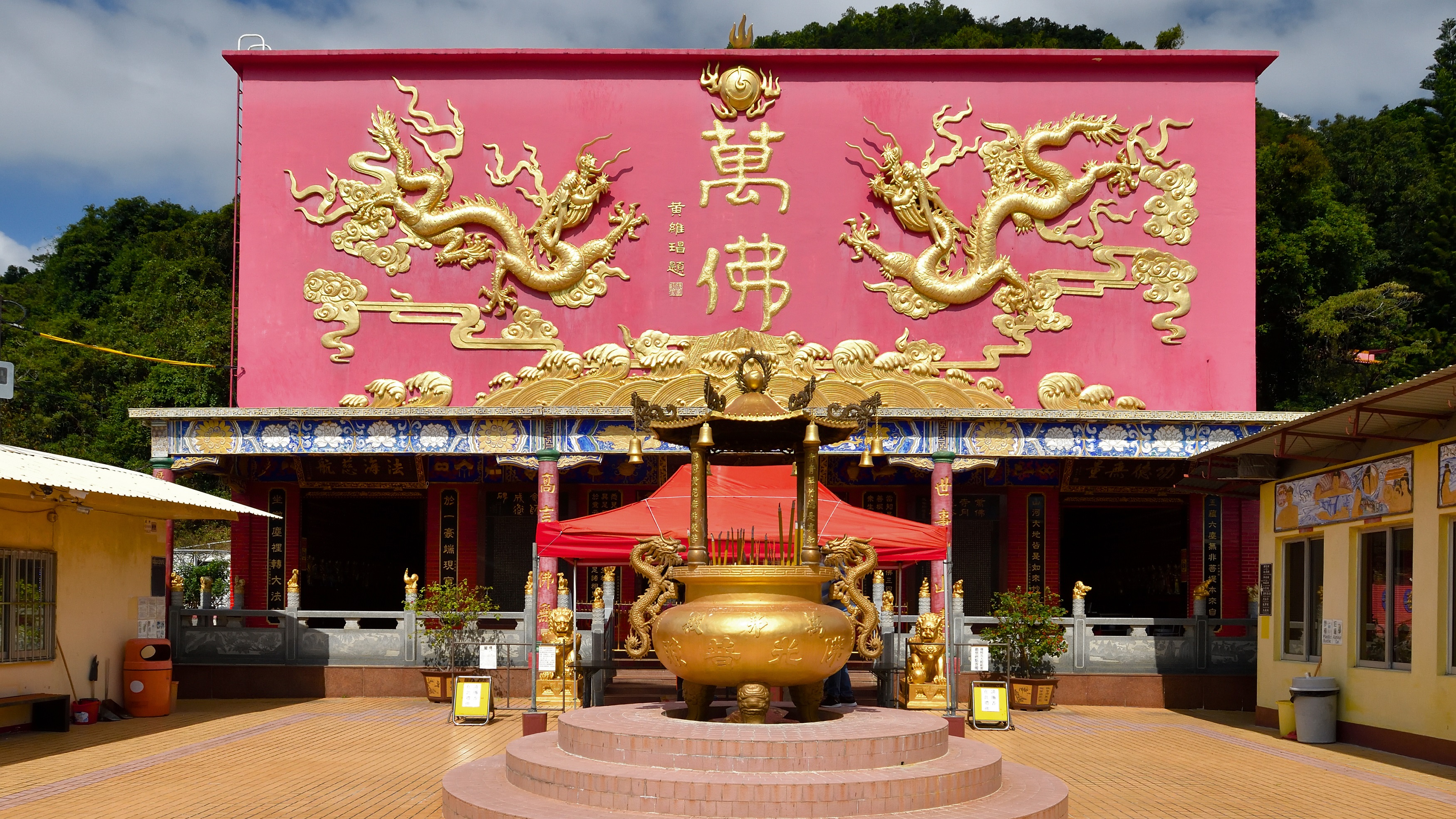 Man Fat Tsz (Ten Thousand Buddhas Monastery)