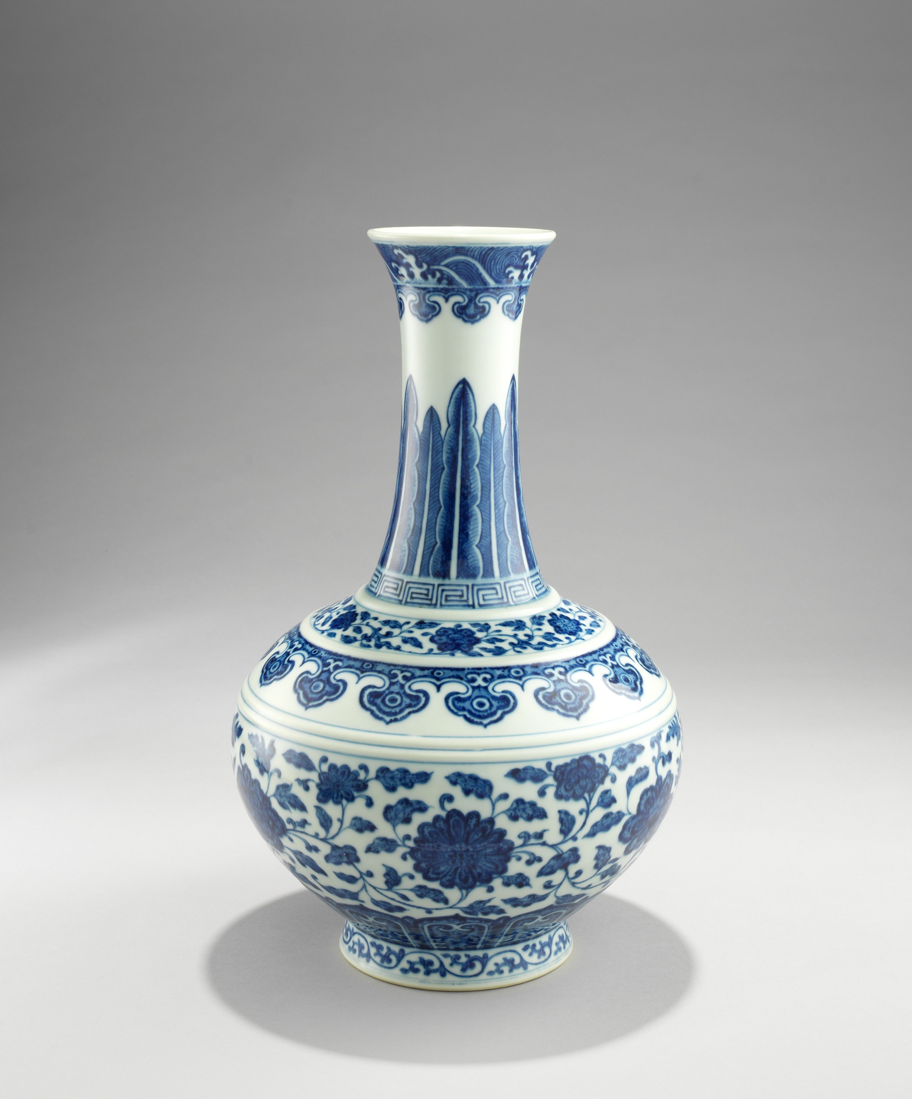 Vase with floral scrolls pattern in underglaze blue