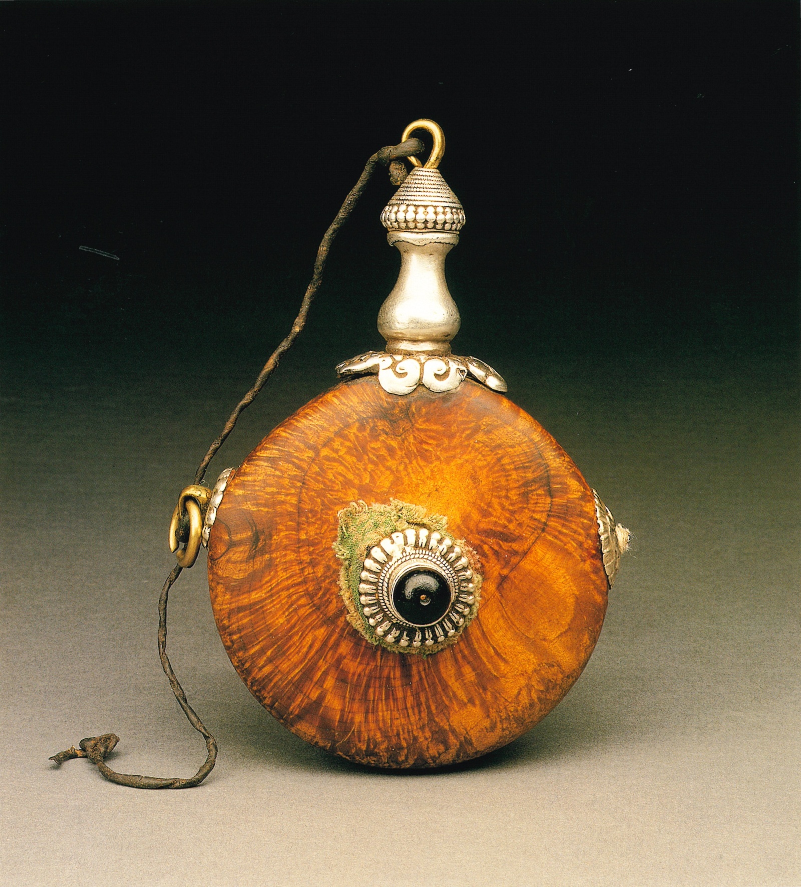 Burlwood snuff bottle