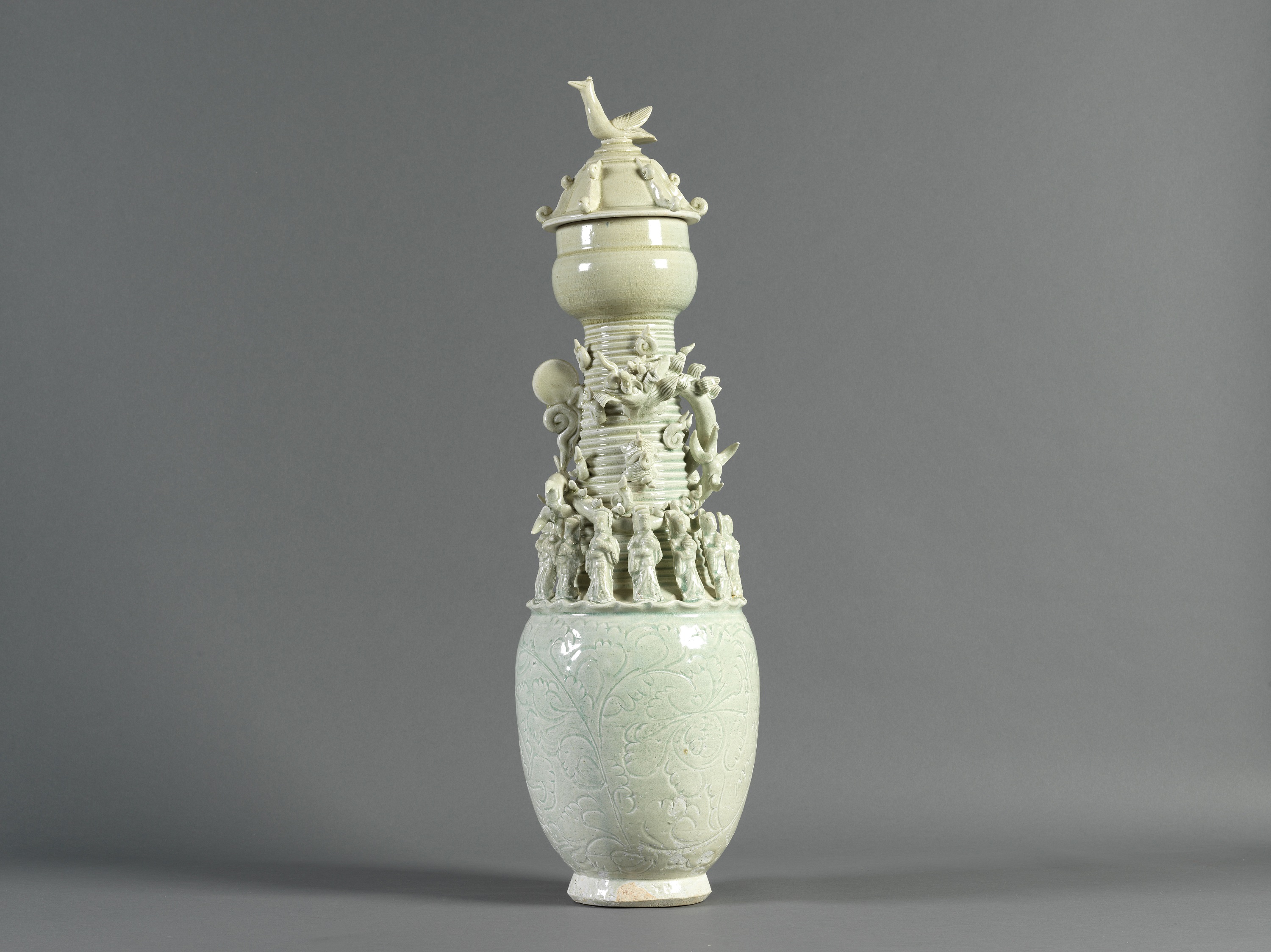 Funerary jar with appliqu&eacute; design in qingbai glaze