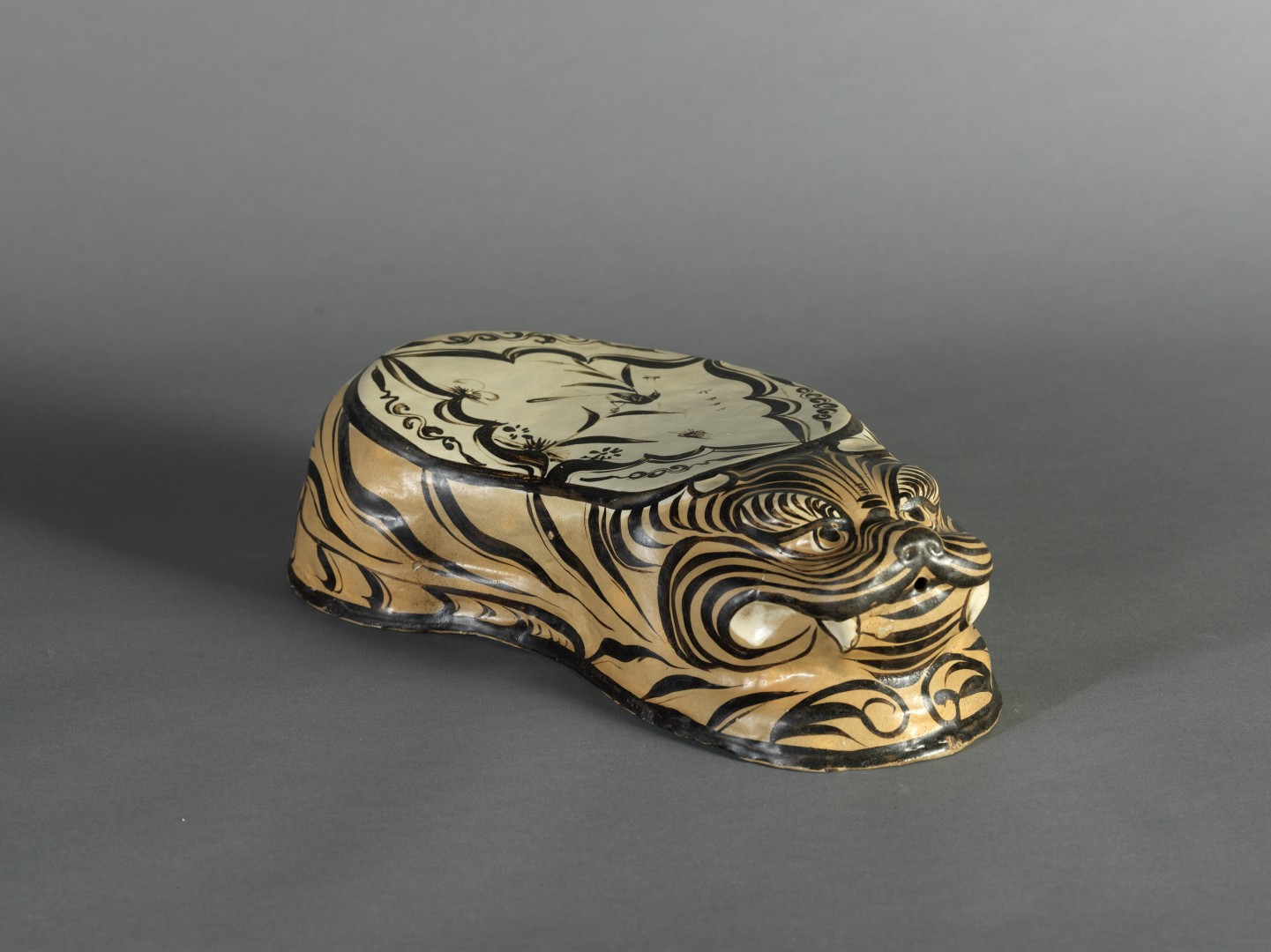 Pillow in shape of tiger