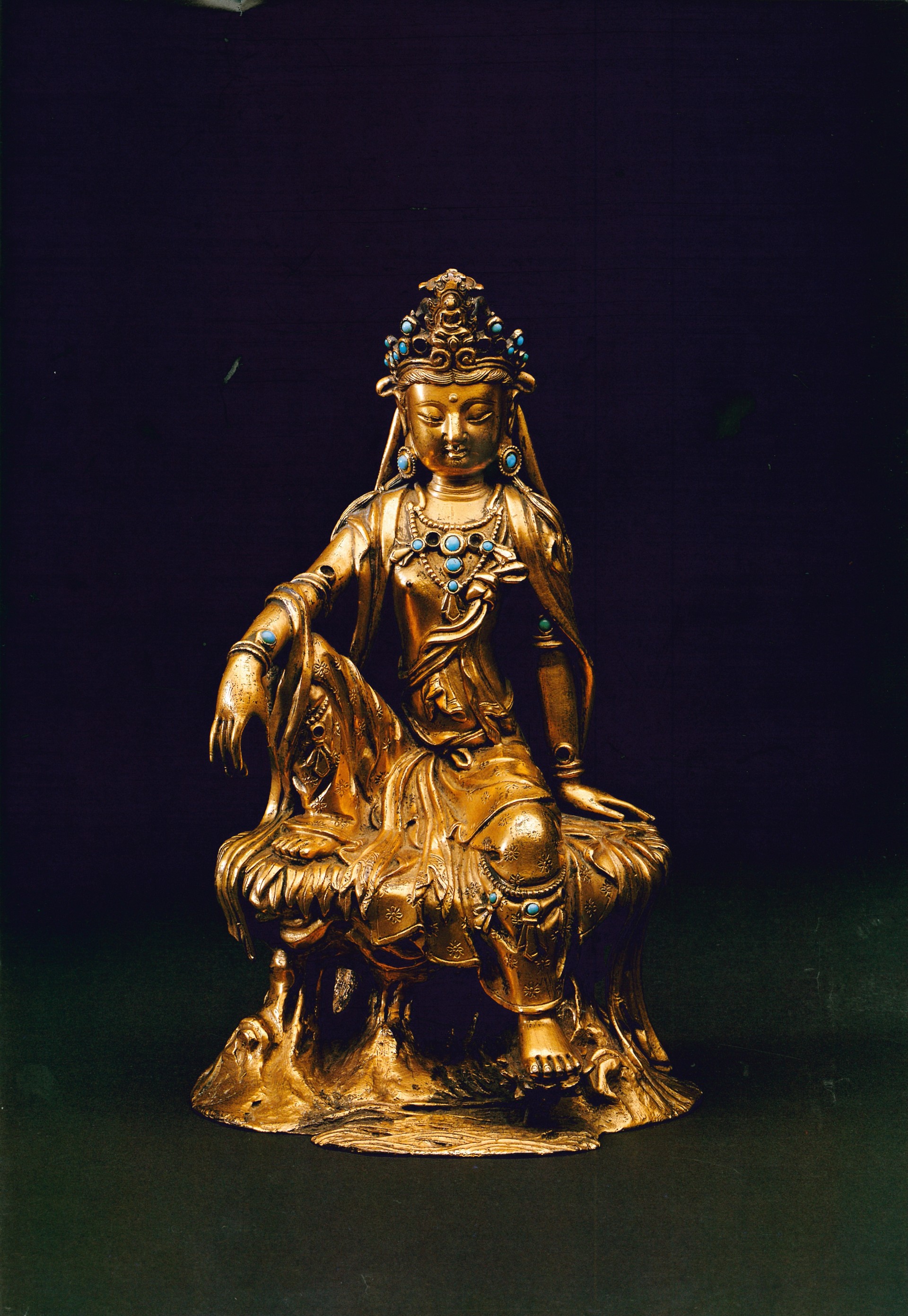 Gilt-bronze figure of Bodhisattva Avalokiteśvara