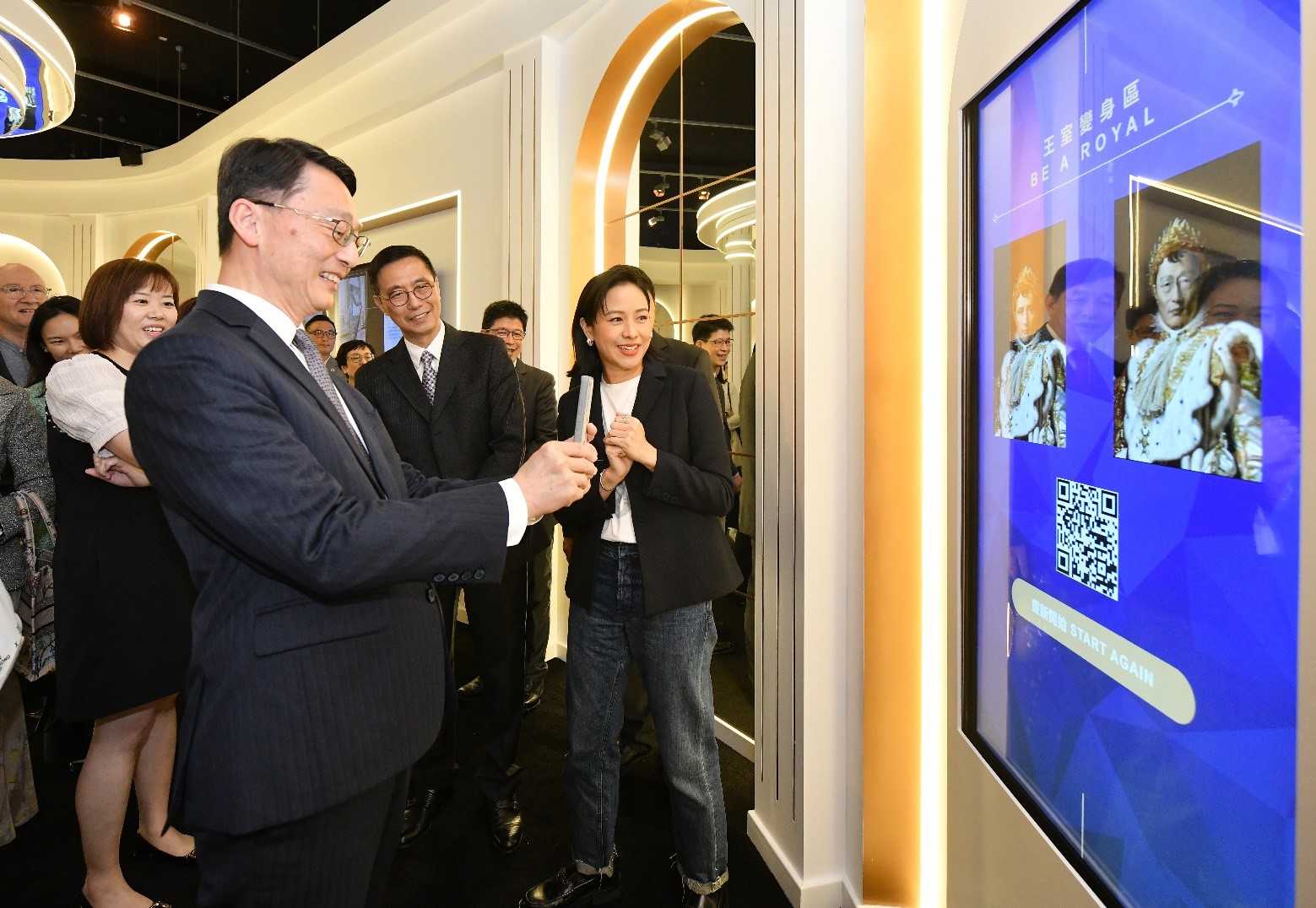Mr Vincent Liu Ming-kwong, JP, Director of Leisure and Cultural Services, takes a selfie at the interactive photo booth.