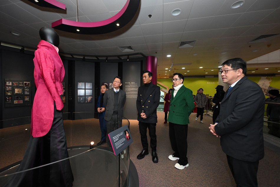 Officiating guests tour the exhibition.
